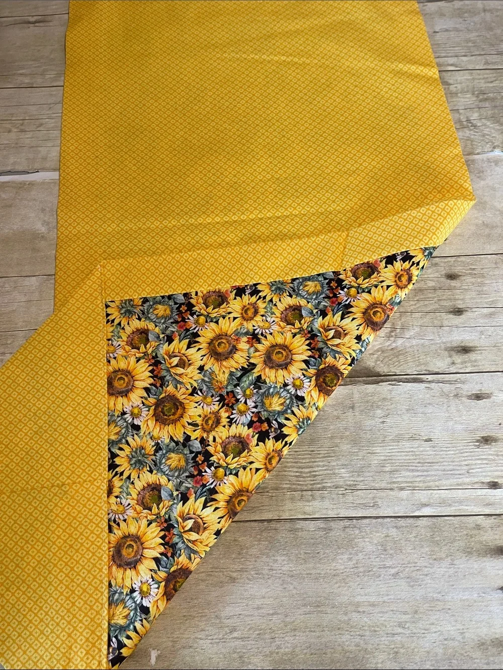 NWT Table Runner Sunflower Decor Black & Yellow Two Sided Cotton
